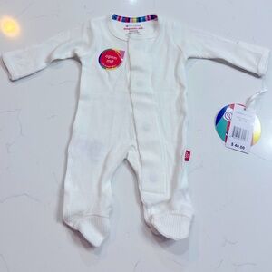 NWT MagneticMe Tofu waffle footie in Preemie